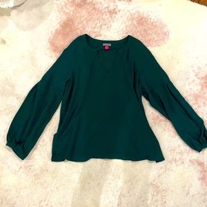 Very pretty hunter green blouse.